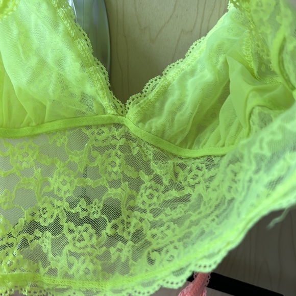 Lot of 2 Pink lace bralettes size large - Picture 6 of 6